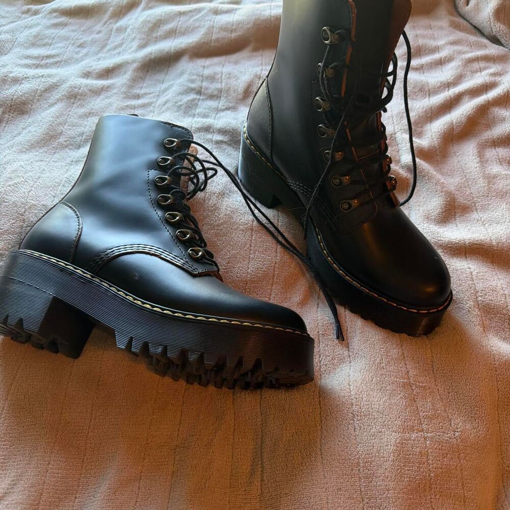 Dr Martens Leona Smooth Leather Heeled Boot Size 9 US L